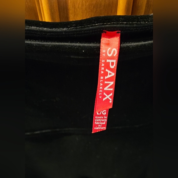 Spanx Velvet Leggings (Large) - Picture 5 of 8